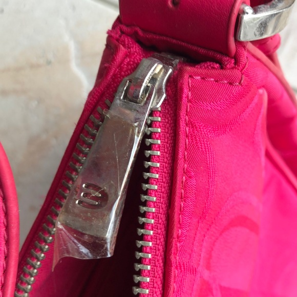 Never used bright pink purse - Picture 3 of 5